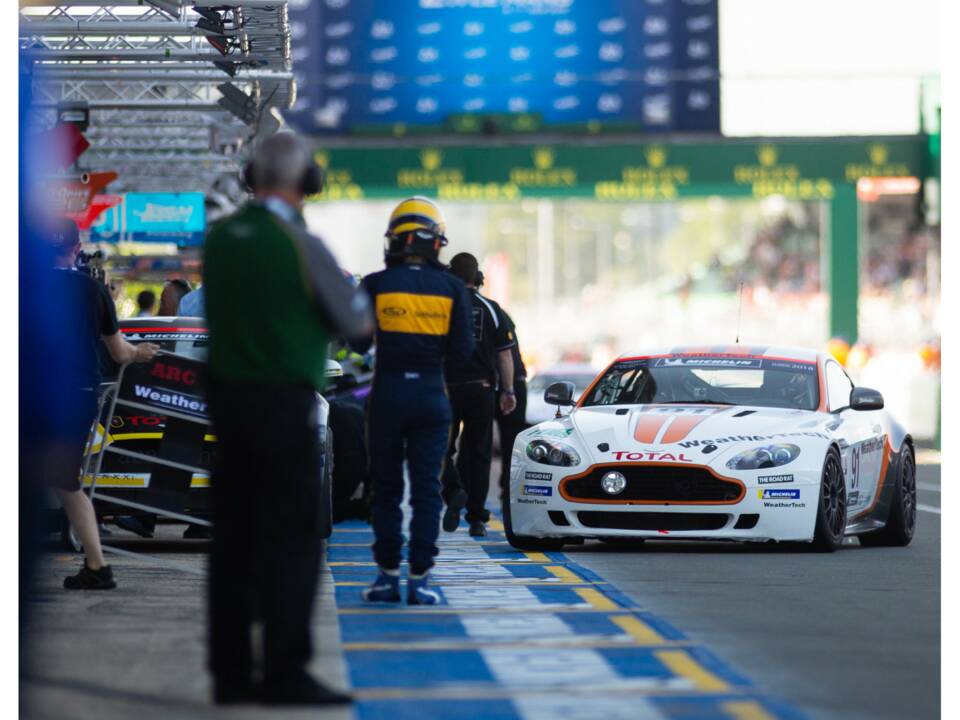 Bild 8/50 von Aston Martin V8 Vantage (2010)