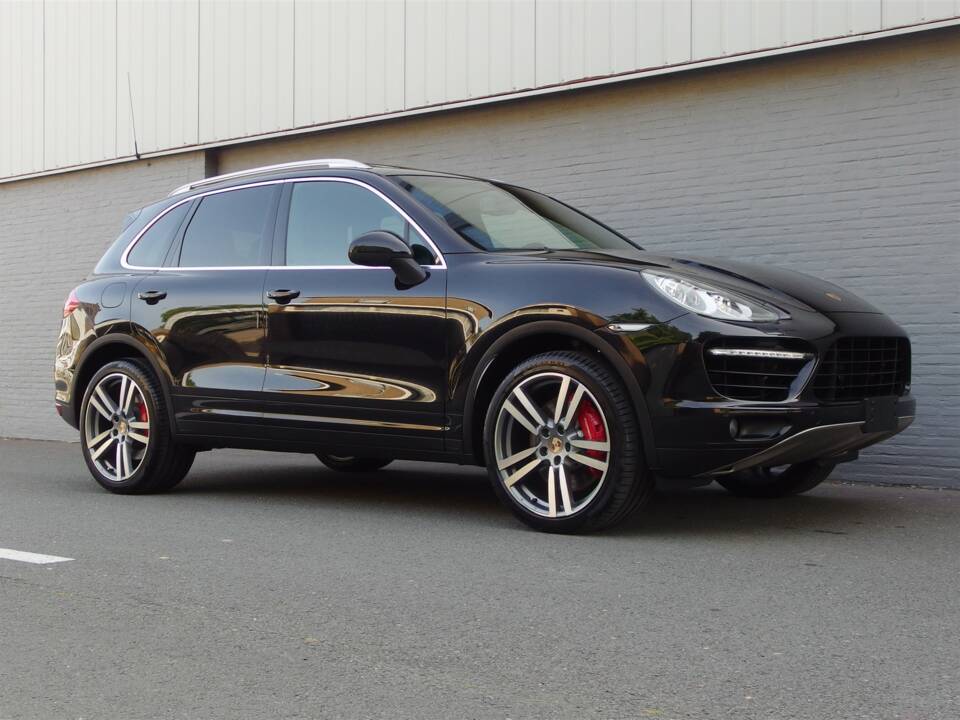 Bild 2/98 von Porsche Cayenne Turbo (2010)
