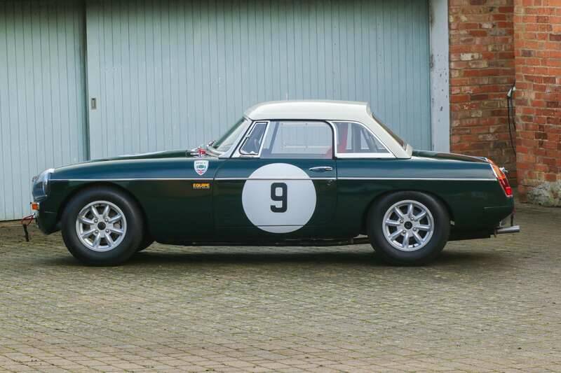 Image 10/50 of MG MGB GT (1965)