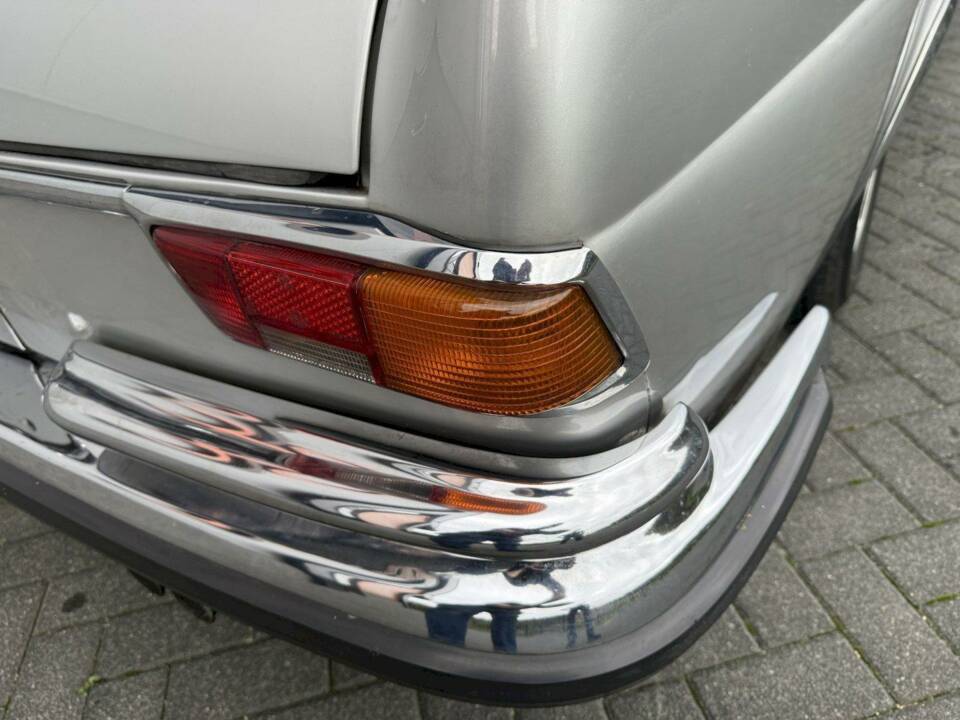 Image 9/35 de Mercedes-Benz 280 SE 3,5 (1970)
