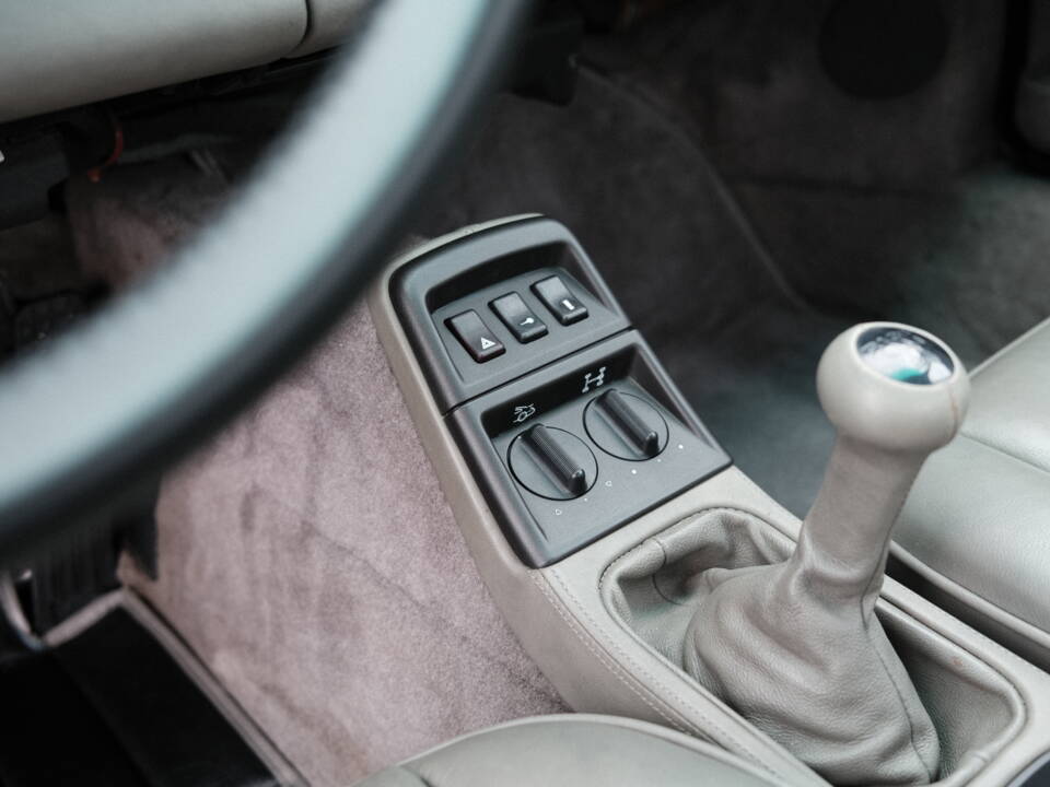 Image 35/97 of Porsche 911 Carrera 4 (1991)