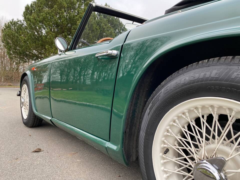 Image 17/66 of Triumph TR 4 (1964)