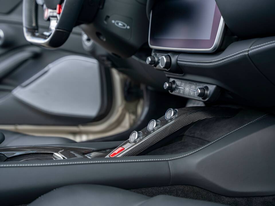 Image 14/44 of Ferrari Portofino M (2022)