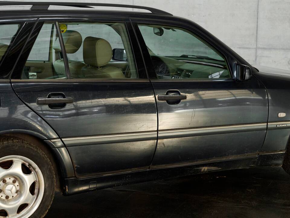 Bild 15/45 von Mercedes-Benz C 230 Kompressor T (1999)