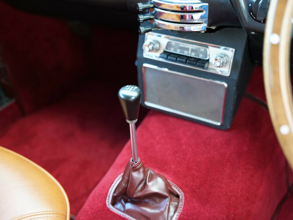 Bild 12/50 von Aston Martin DB 6 Vantage (1966)