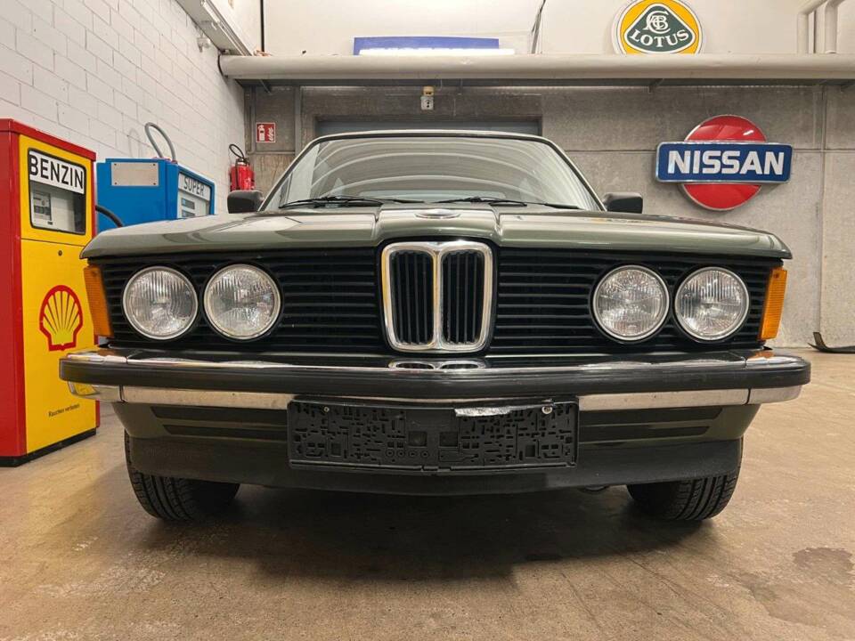 Image 3/18 of BMW 323i (1981)