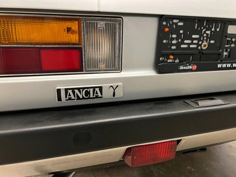 Image 16/19 of Lancia Gamma Coupe 2500 (1978)