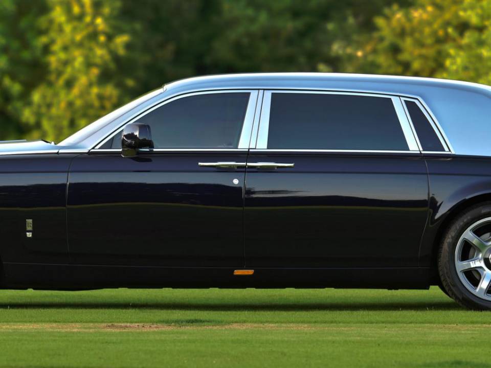 Image 4/50 of Rolls-Royce Phantom VII (2010)