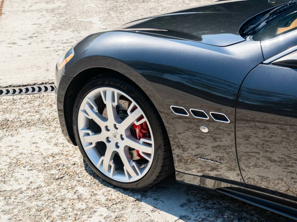 Bild 19/37 von Maserati GranTurismo S (2010)