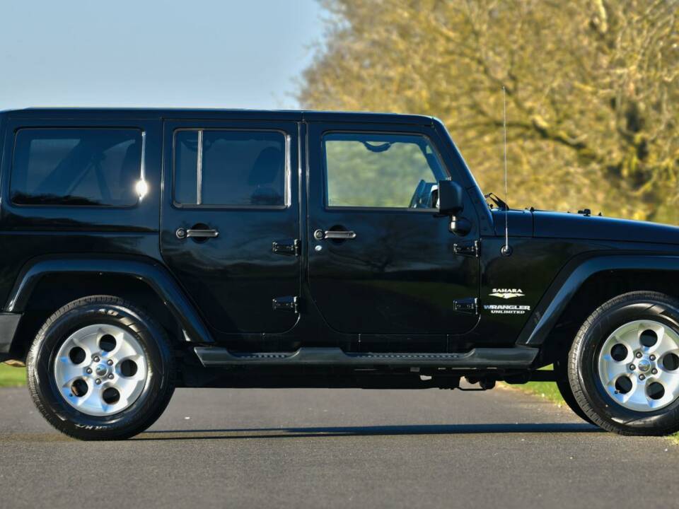 Image 7/50 de Jeep Wrangler Sahara 4.0L (2014)