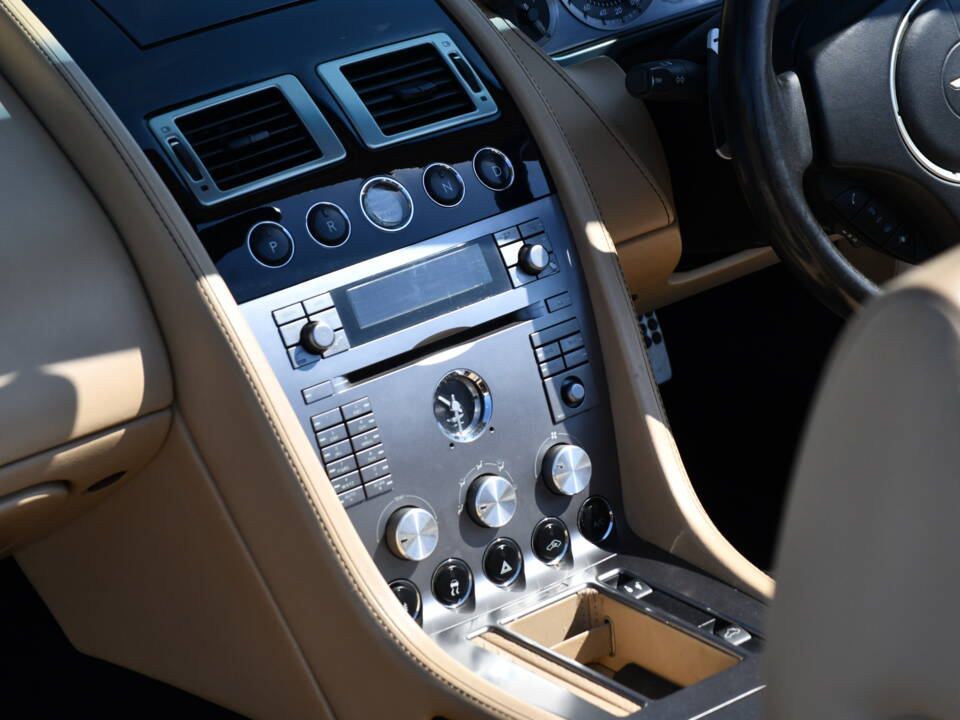 Immagine 8/12 di Aston Martin DB 9 Volante (2007)