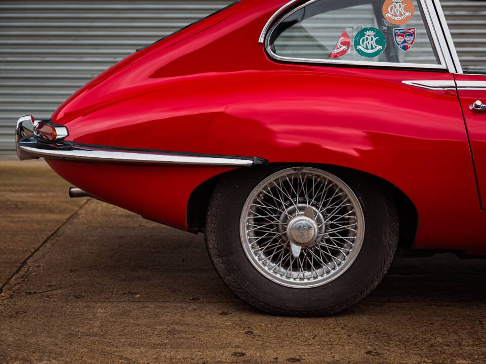 Image 17/46 of Jaguar E-Type (2+2) (1966)
