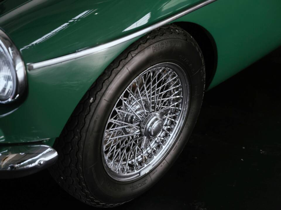 Image 39/41 of MG MGC (1969)