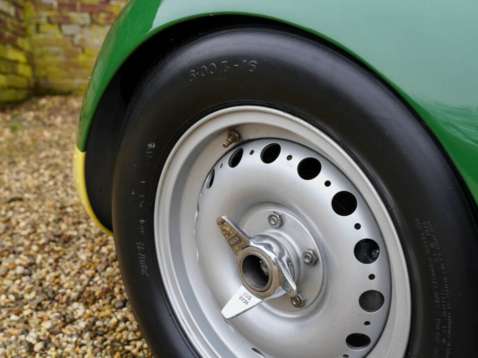 Image 12/50 of Lister Knobbly (1959)