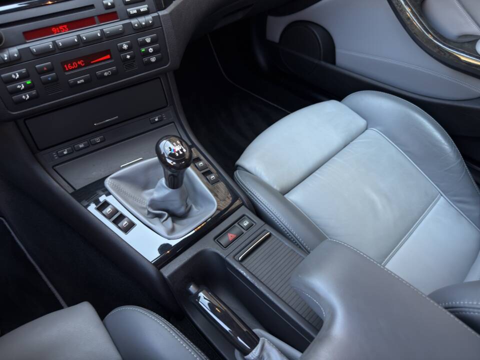 Afbeelding 19/42 van BMW 330Ci (2006)