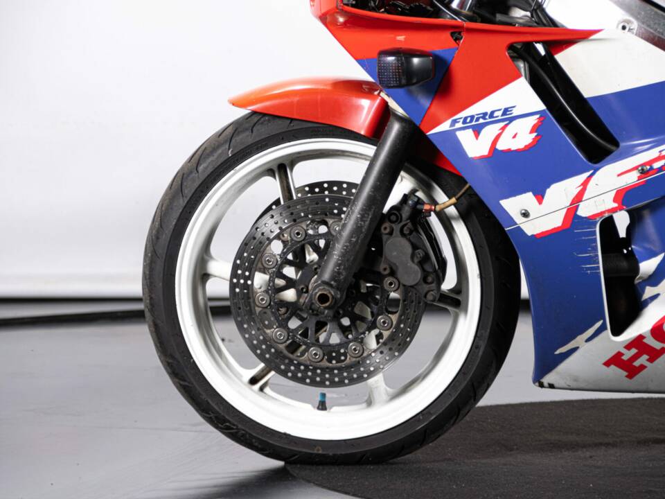 Immagine 17/45 di Honda VFR 400 R (1992)