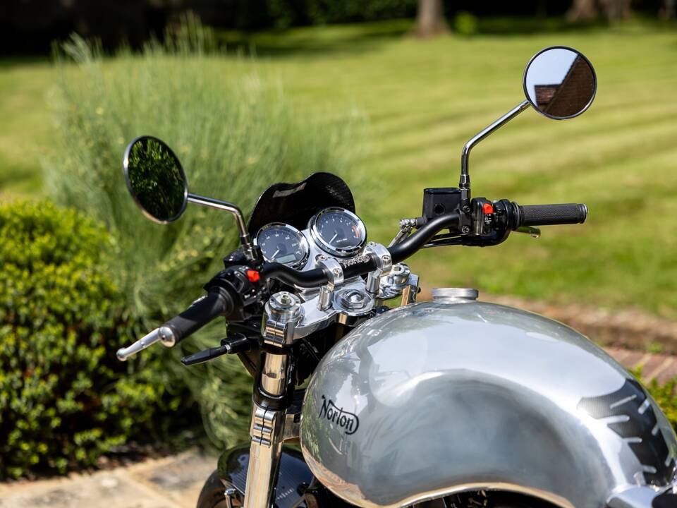 Bild 32/39 von Norton Dominator SS (2018)