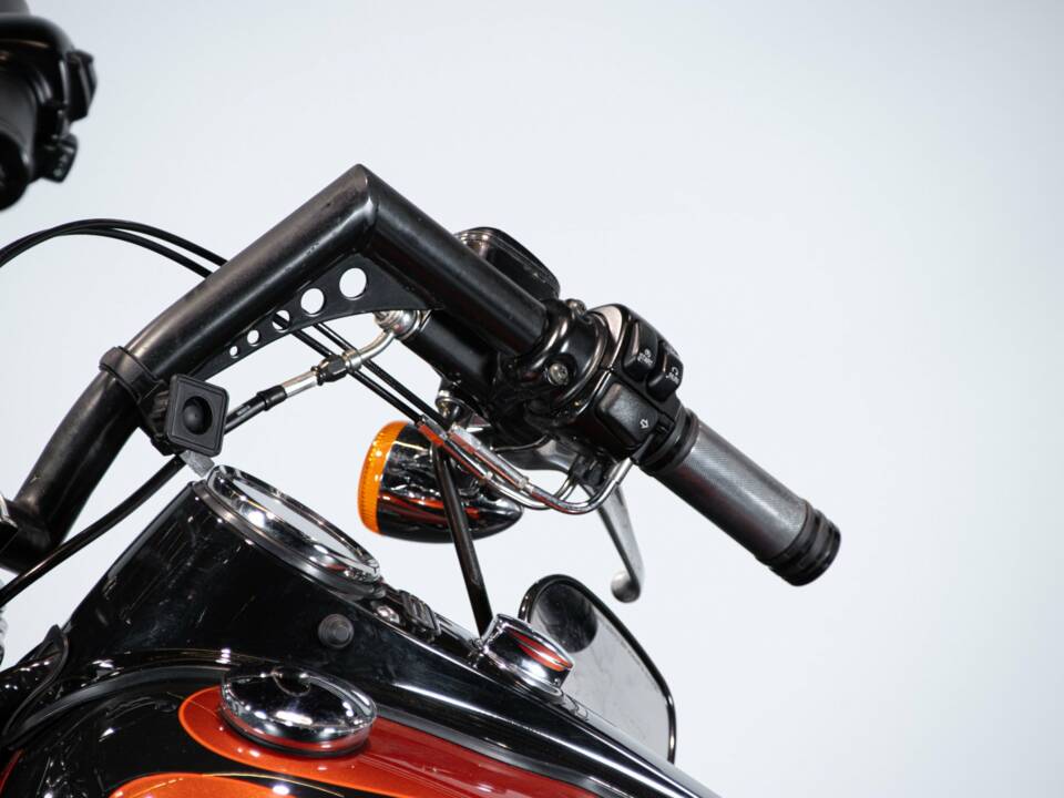 Bild 18/50 von Harley-Davidson DUMMY (2010)