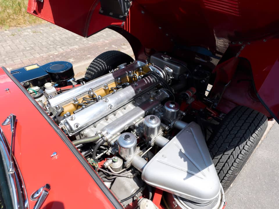 Image 32/80 of Jaguar E-Type 4.2 (1966)