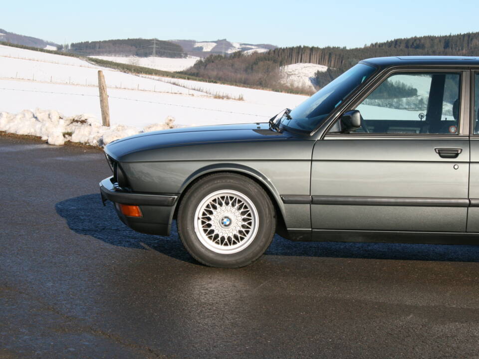 Imagen 47/65 de BMW 520i (1987)