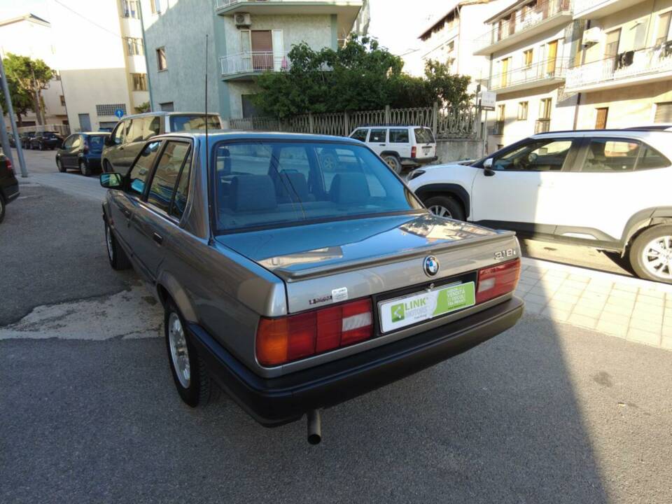 Immagine 6/19 di BMW 318i (1989)
