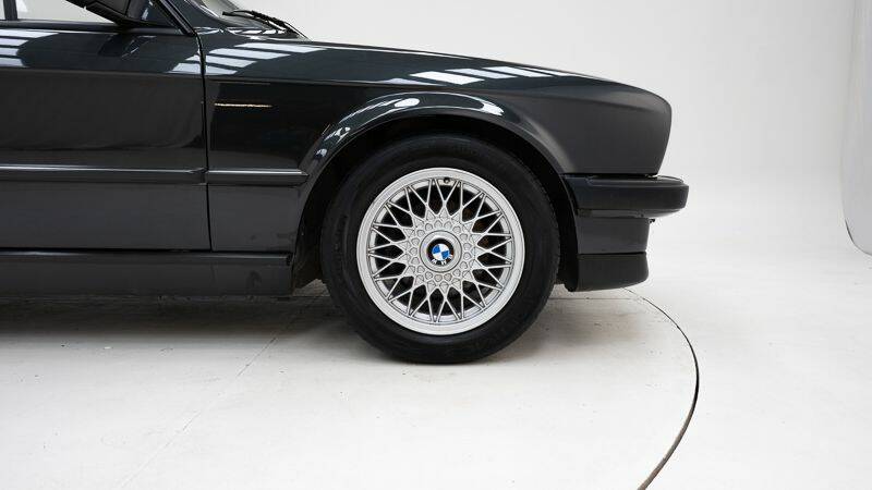 Image 10/15 of BMW 320i (1990)