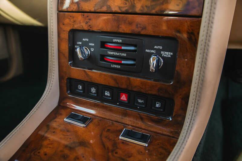 Imagen 34/50 de Rolls-Royce New Silver Dawn (1997)