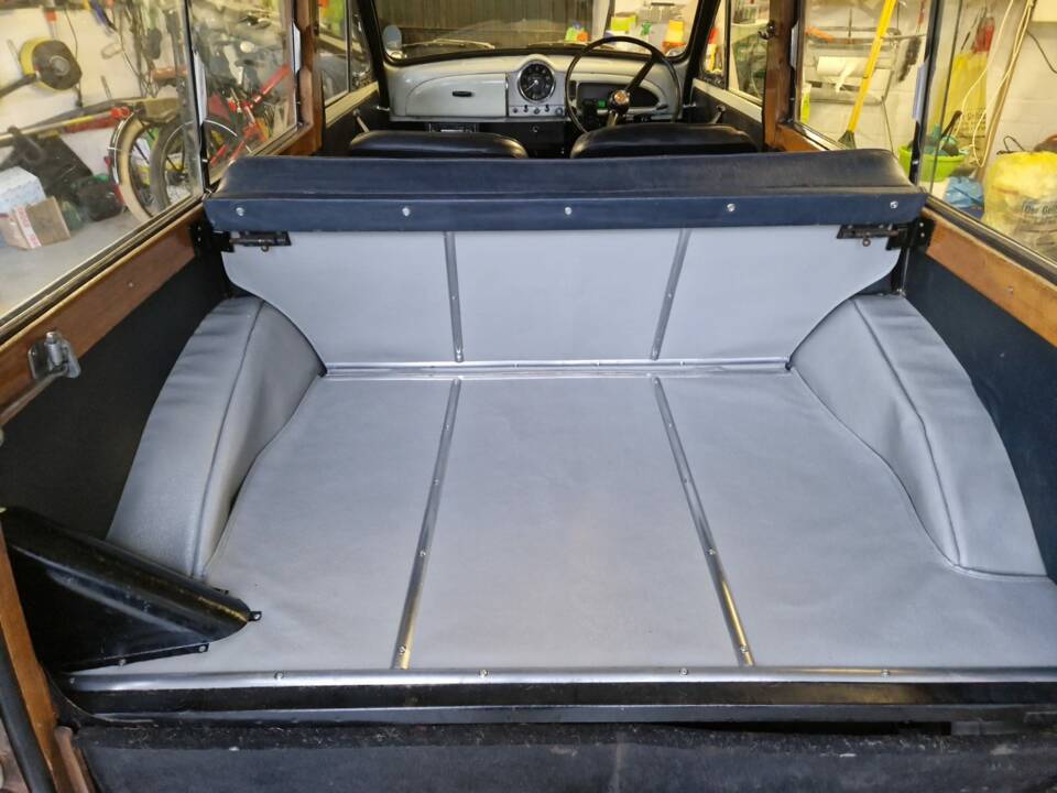 Image 10/15 of Morris Minor 1000 Traveller (1971)