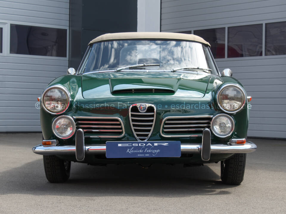 Afbeelding 11/15 van Alfa Romeo 2600 Spider (1965)