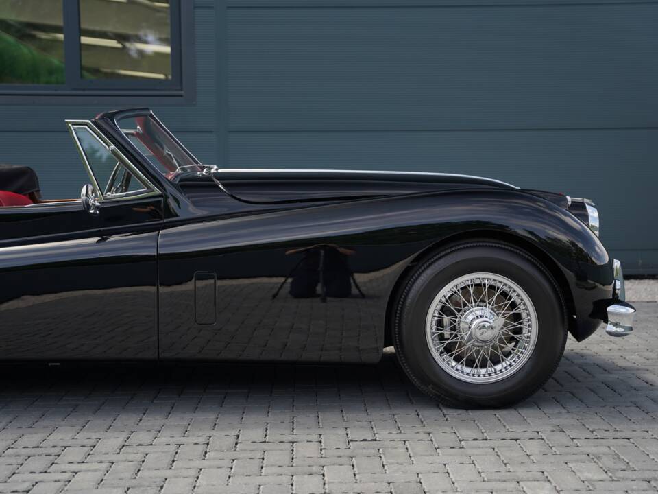 Image 34/50 of Jaguar XK 140 DHC (1956)