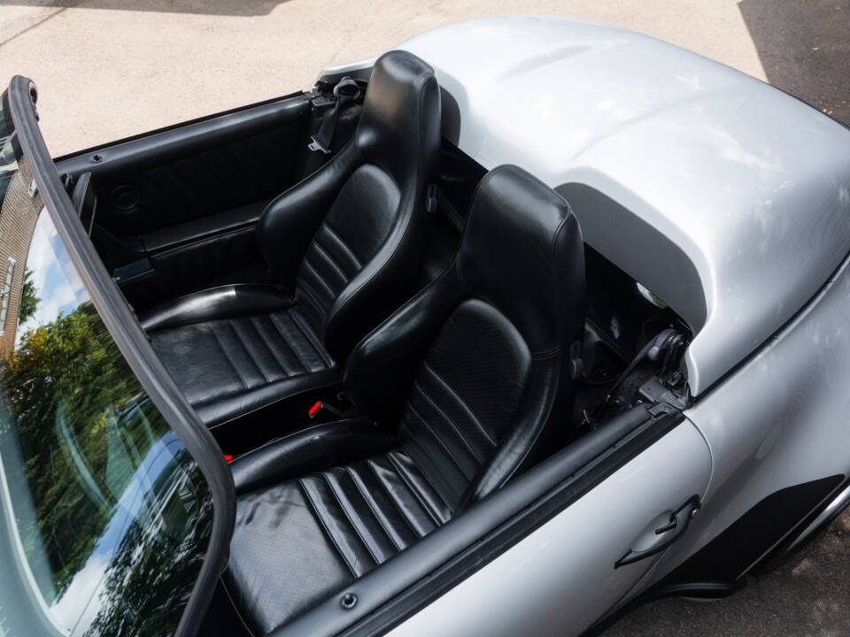 Image 33/68 of Porsche 911 Speedster 3.2 (1989)