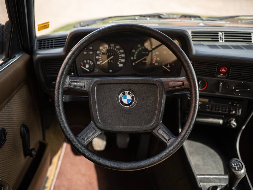 Image 29/76 of BMW 323i (1982)
