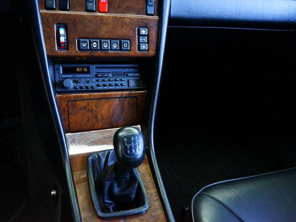 Afbeelding 25/35 van Mercedes-Benz 300 CE-24 (1992)