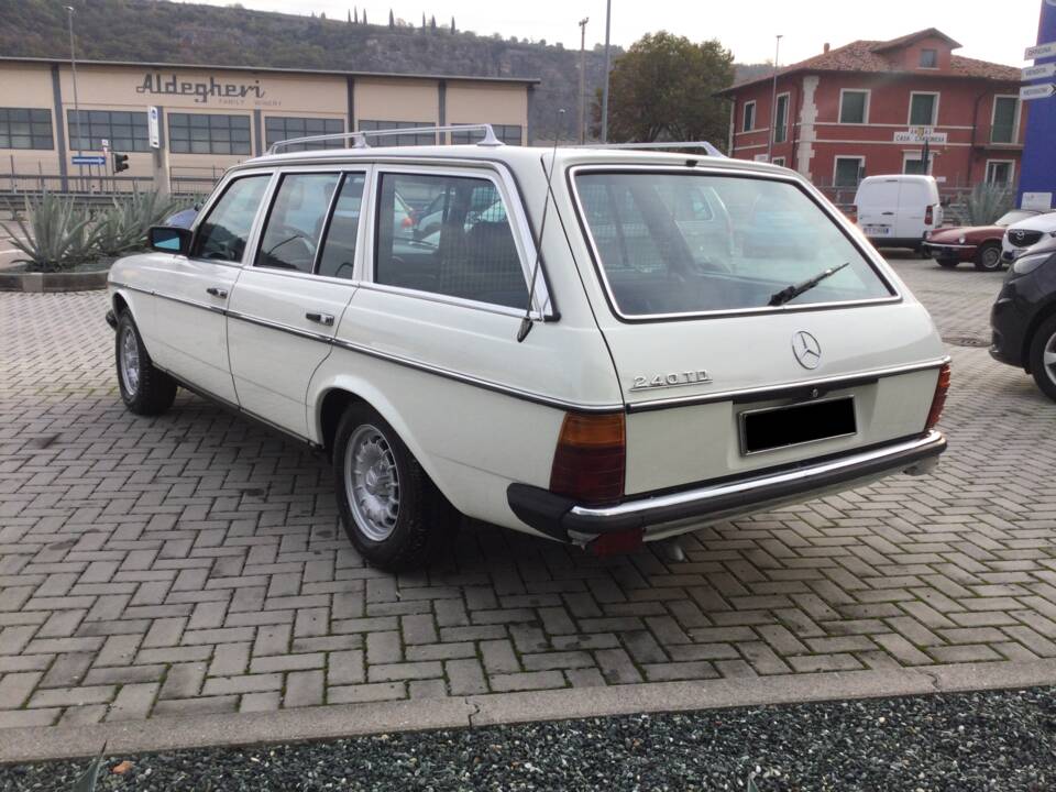 Immagine 39/39 di Mercedes-Benz 240 TD (1983)