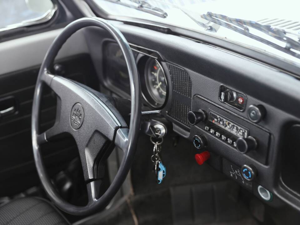Image 23/37 of Volkswagen Beetle 1302 (1971)