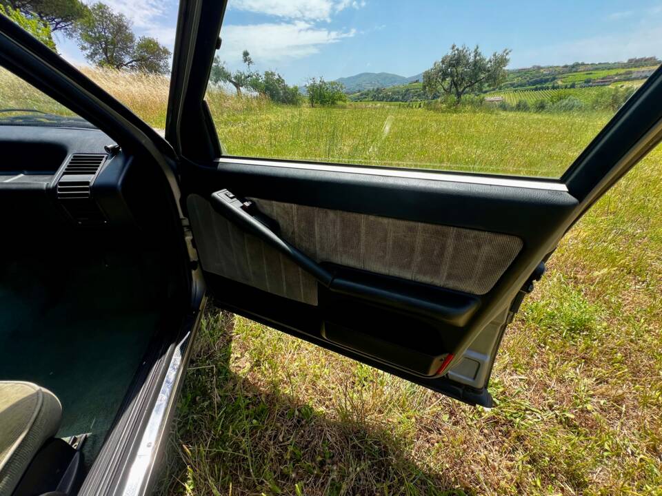 Afbeelding 49/81 van Lancia Thema I.E. (1986)