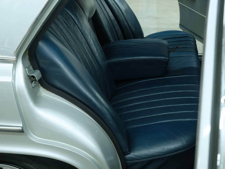 Image 40/50 of Mercedes-Benz 300 SEL 3.5 (1972)