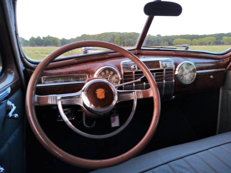 Image 26/50 of Cadillac 61 Sedan (1941)