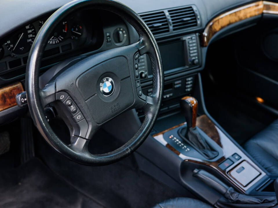 Bild 24/31 von BMW 528i (1996)