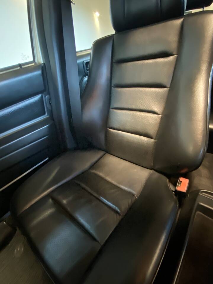 Bild 18/66 von Mercedes-Benz 190 E 2.3-16V (1986)