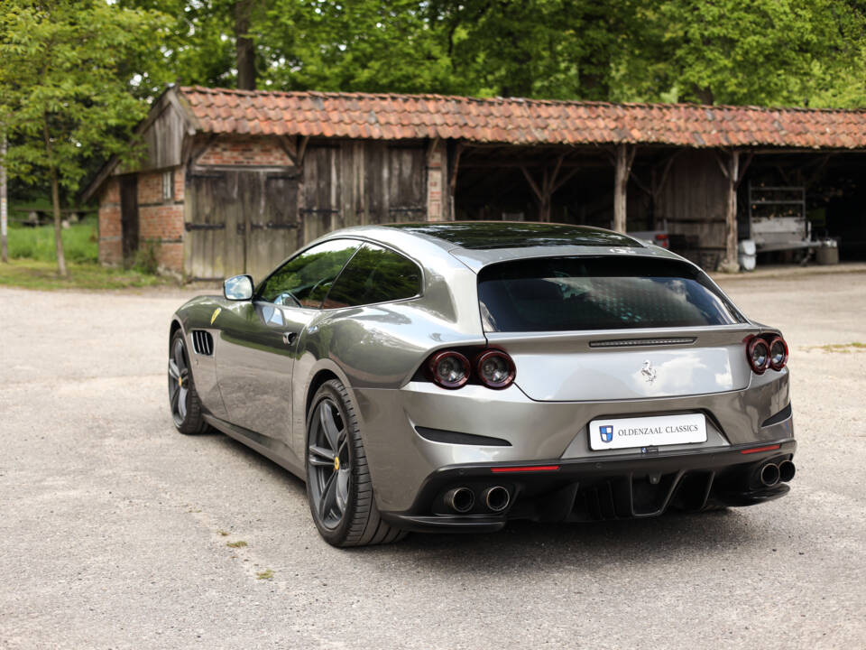 Immagine 4/61 di Ferrari GTC4Lusso (2017)
