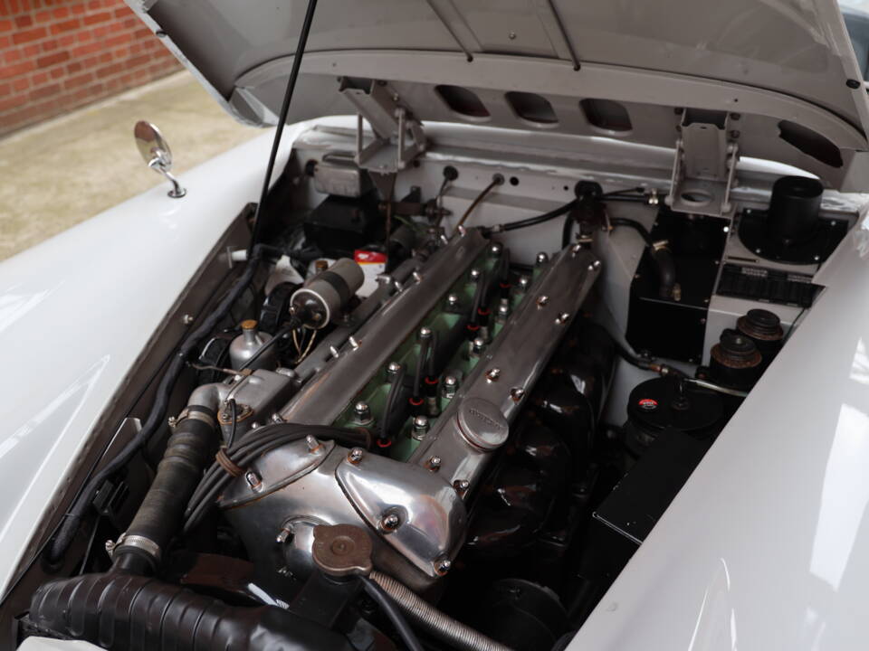 Image 34/91 of Jaguar XK 150 OTS (1958)