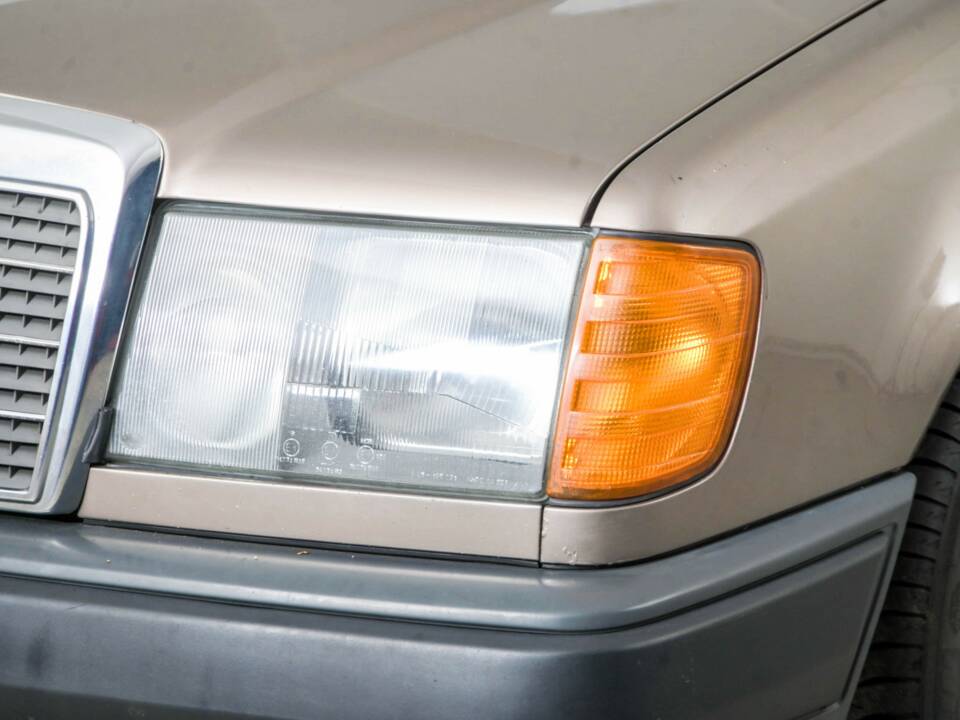 Image 22/50 of Mercedes-Benz 300 TD (1986)