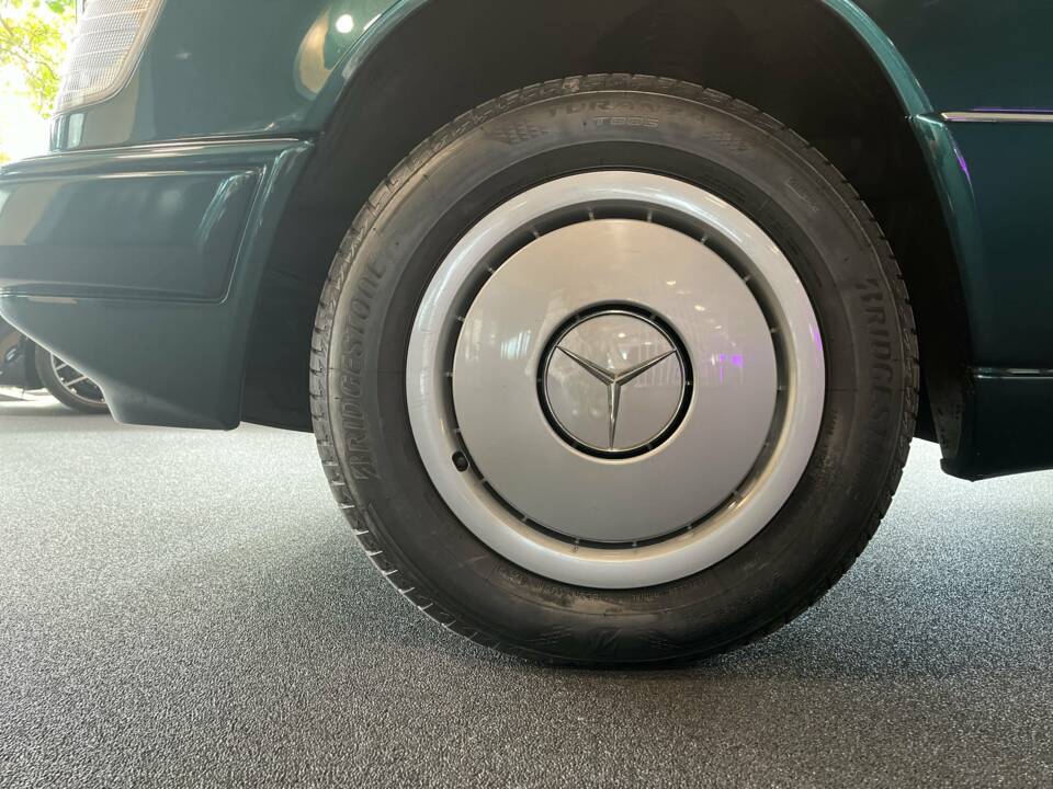 Bild 13/21 von Mercedes-Benz E 200 (1996)