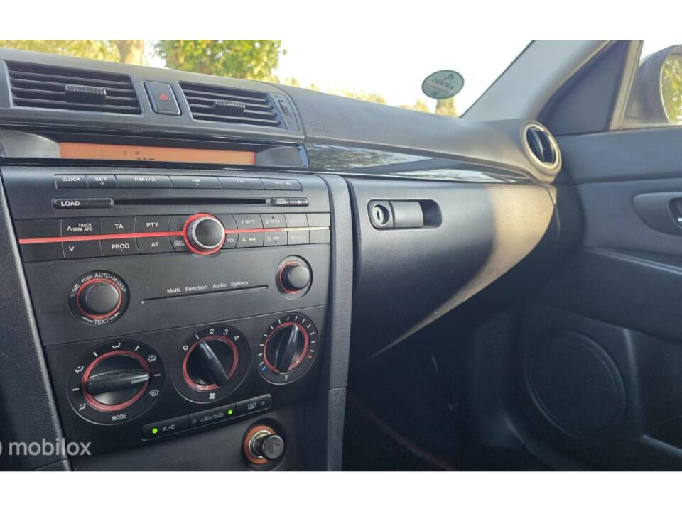 Image 19/30 of Mazda 3 - 1.6 (2005)