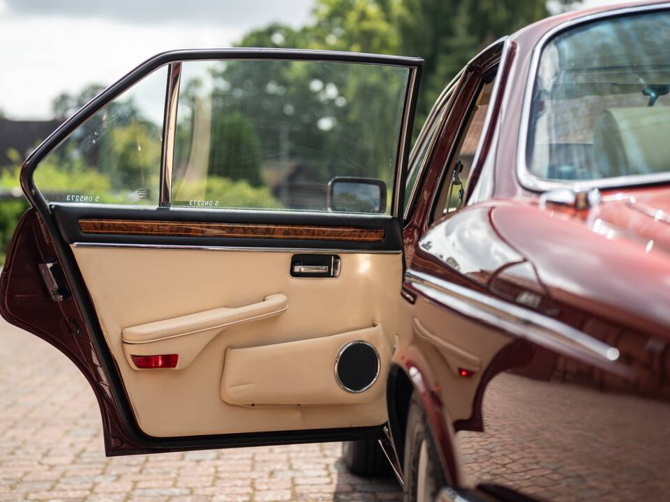 Bild 46/46 von Jaguar XJ 12 (1991)