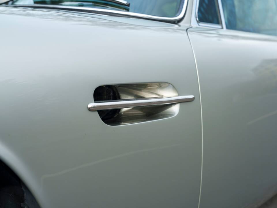 Bild 11/27 von Aston Martin DB 6 Mk II (1971)