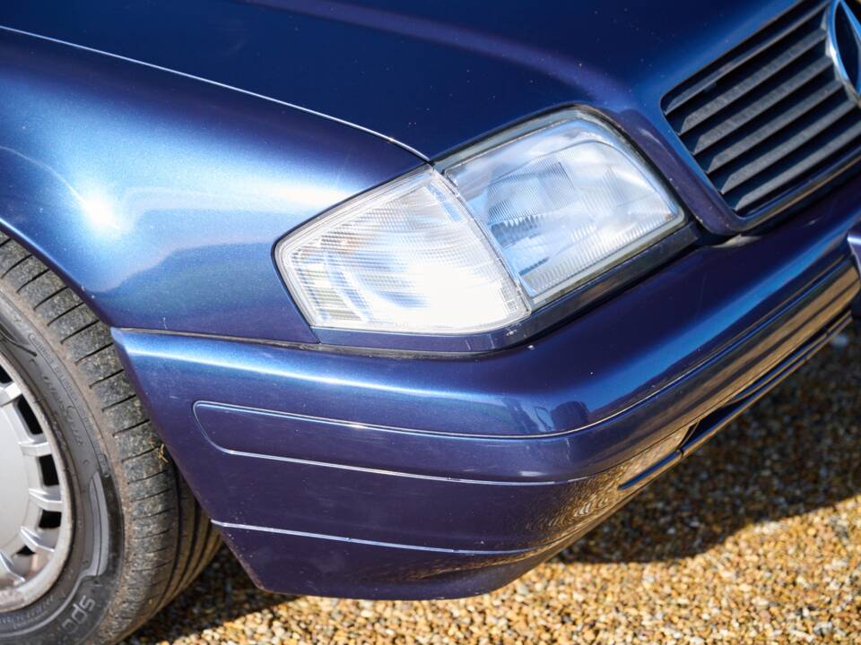 Image 37/50 of Mercedes-Benz SL 280 (1996)