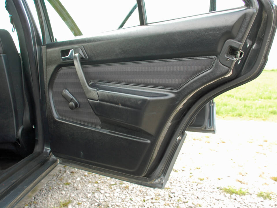 Afbeelding 20/50 van Mercedes-Benz 190 E 2.0 (1991)