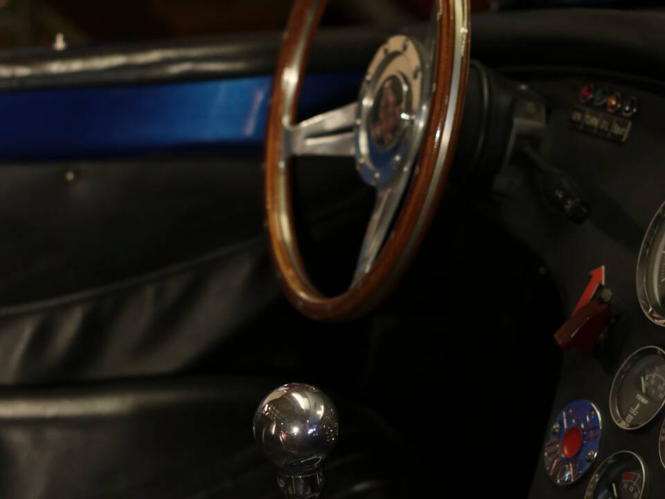 Image 40/57 of AC Cobra 427 (1965)